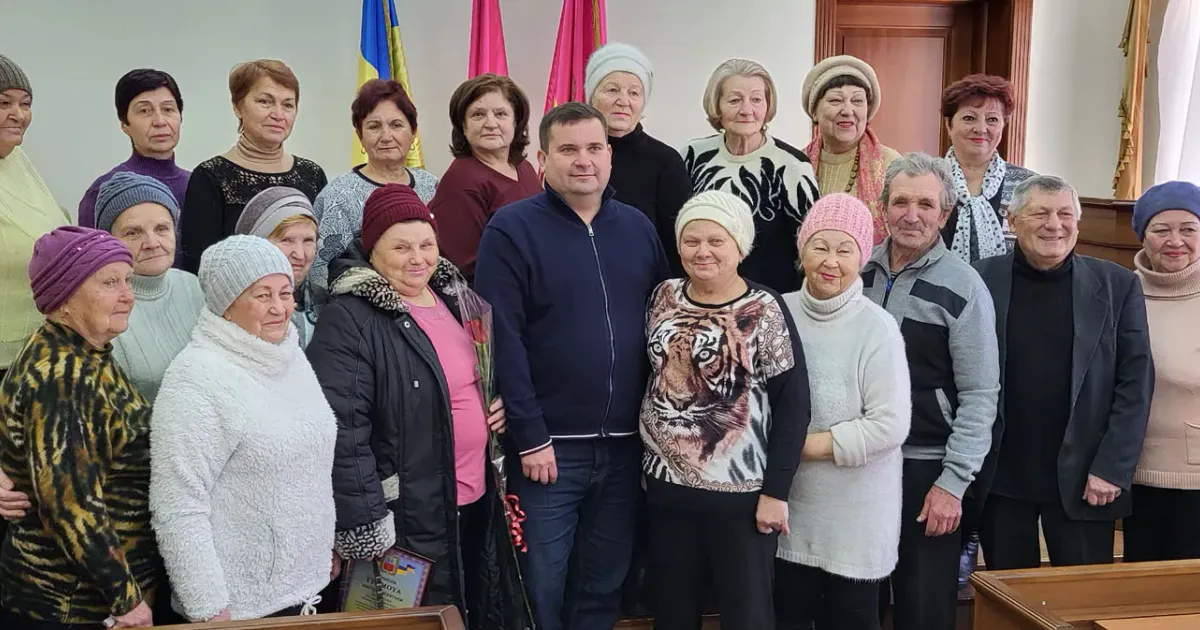 Фото - Тетяна Логвіна Людям похилого віку, які мають активну життєву позицію та, попри вік та хвороби, допомагають іншим, вручили відзнаки міської ради