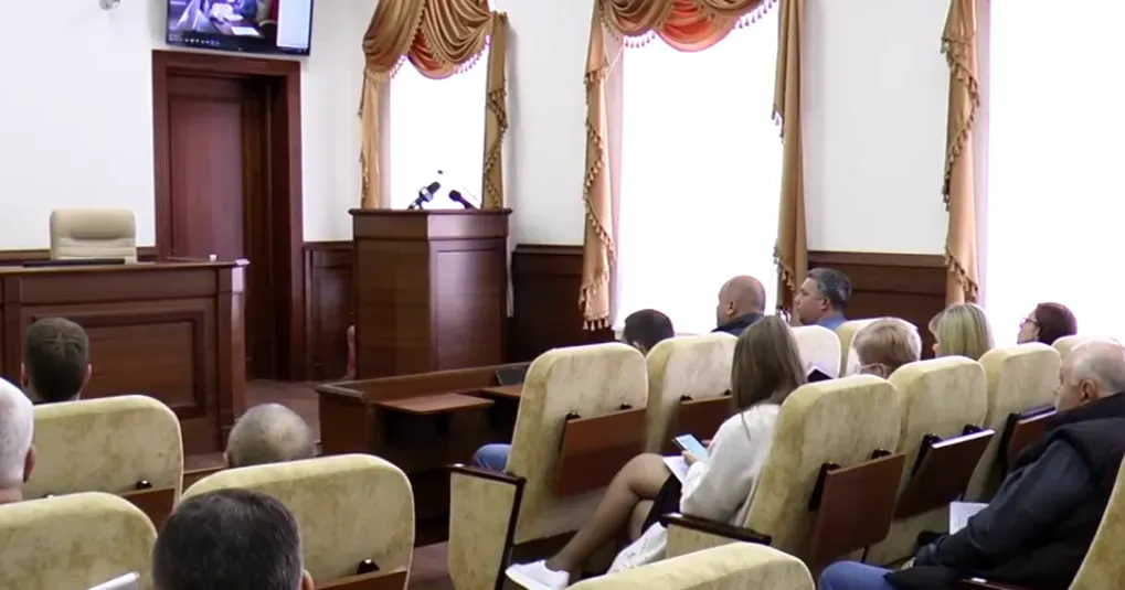 На початку травня депутати міської ради не змогли визначитися щодо передачі земельних паїв новим господарям. Вони провалили голосування і як наслідок - бюджет міста втрачає майже чверть мільйона.