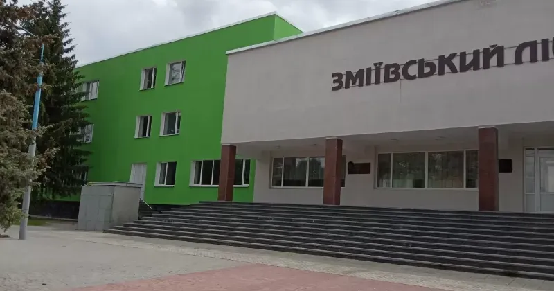 Захворів учень 4 класу, ймовірно, він заразився від одного із батьків. Наразі всі 27 учнів і класний керівник перейшли на дистанційне навчання