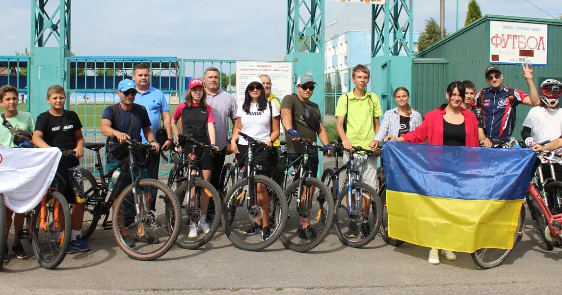 Фото - Тетяна Логвіна У Змієві День молоді відзначили велопробігом та змаганнями з футболу і шахів (фото) на порталі Gromada Group