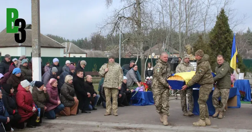 Фото - Тетяна Логвіна 10 листопада в Чемужівці прощалися з Андрієм Стадніком — воїном, який загинув, захищаючи свою батьківщину від ворога
