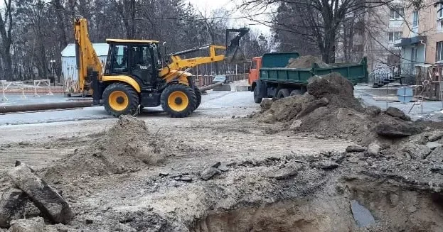 Фахівці Зміївської ТЕС просять жителів Слобожанського бути обережними, пересуваючись поряд з місцем проведення робіт, не руйнувати огорожу та не зривати стрічки безпеки