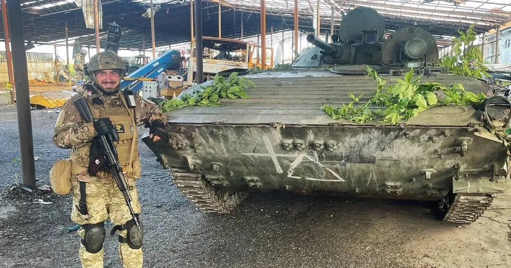 Артем "Тьома". Фото - інстаграм Зміївчанин Артем Каштанов з позивним «Тьома» воює у складі 123-го батальйону територіальної оборони.
«Люди думають, що тероборона – це охороняти блокпости, — говорить він. — Насправді Харківську область мій підрозділ пройшов аж до самого кордону!»