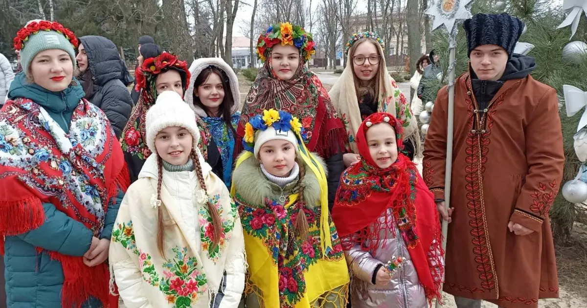 Фото - Зміївська міська рада Сьогодні, в ніч з 13 на 14 січня, українці відзначатимуть Старий Новий рік. Християни в цю дати відзначають День Василя і Обрізання Господнє