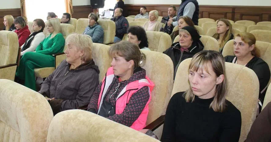 Напередодні Дня захисників і захисниць України у міській раді відбулася зустріч міського голови Павла Голоднікова з родинами військових, які загинули під час великої війни, у період з 24 лютого 2022 року