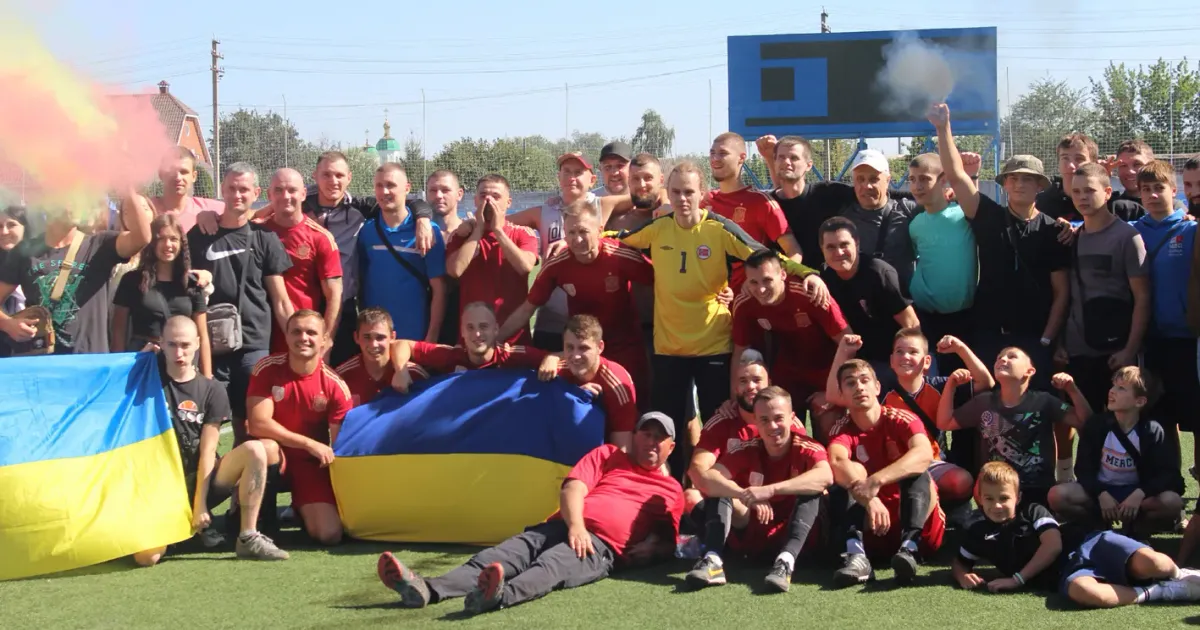 «Сокіл» — «Кредо». Фото - Тетяна Логвіна Беззаперечною перемогою «Кредо» завершився чемпіонат Зміївської громади з футболу на порталі Gromada Group