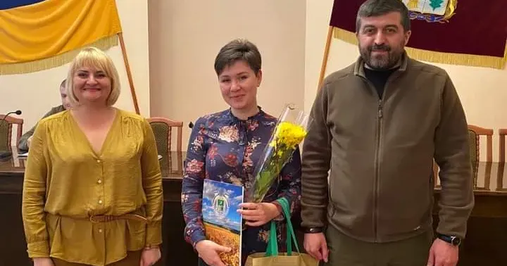 Фото - Чугуївська районна рада Нагородили жінок перед пленарним засіданням сесії Чугуївської районної ради 26 березня