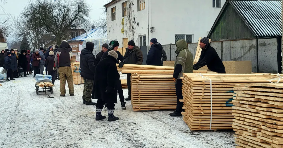 Допомога будматеріалами та програма єВідновлення. Фото - Тетяна Логвіна Допомога будматеріалами та програма єВідновлення: в Змієві продовжують усувати наслідки ракетної атаки 8 січня на порталі Gromada Group