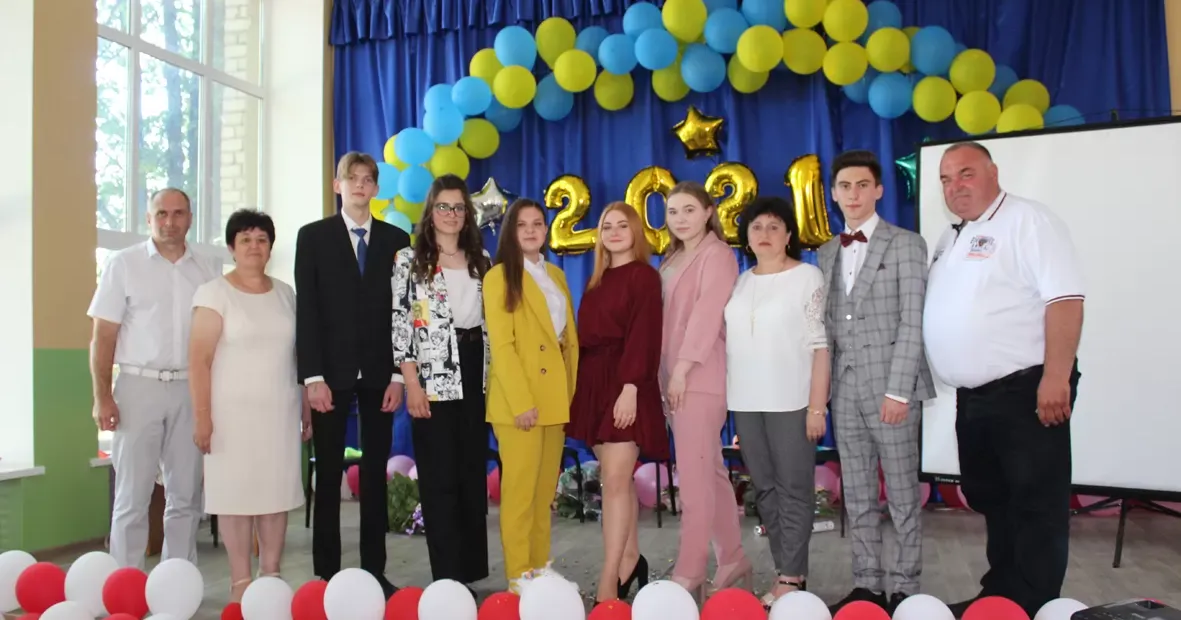 18 червня Бірківська загальноосвітня школа Зміївської територіальної громади випустила у світ широкий шістьох своїх учнів