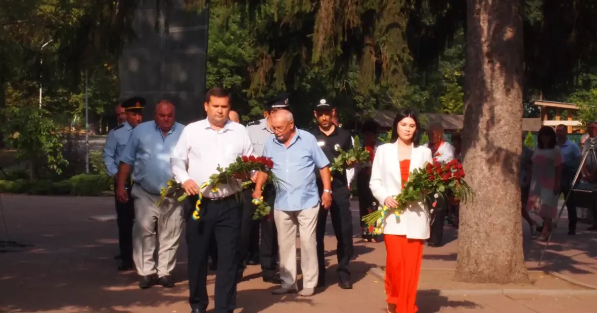 Покладанням квітів до Вічного вогню та Братської могили воїнів, загиблих у роки Другої світової війни та мітингом розпочалися в Зміївській громаді 18 серпня розпочалися урочистості з нагоди 78-ї річниці визволення міста Змієва від нацистських загарбників