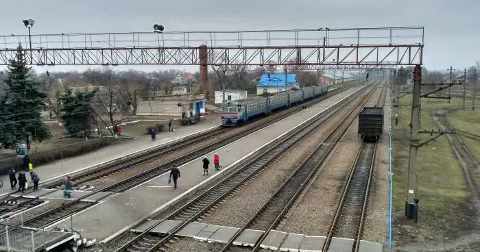 Станція Гракове. Фото - Вікіпедія Електричка до Гракового, що курсує через Зміїв, Занки та Скрипаї, з 17 серпня змінила розклад на порталі Gromada Group
