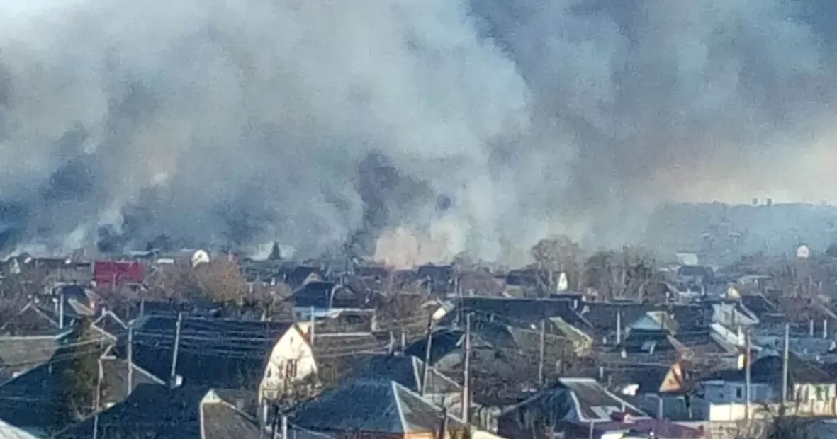Фото Н.Юсупової, зроблене з вікна 9поверхівки по вул.Вишневій (залізничний вокзал). Штрафи, камери, бігборди з пропагандою та штрафами, поліція, застосування дронів, мотивація тих, хто став свідком, морально й матеріально, просвіта (в школах, по вулицях) — я готова запропонувати все це як депутат в спеціальний програмі для громади — аби спрацювало
