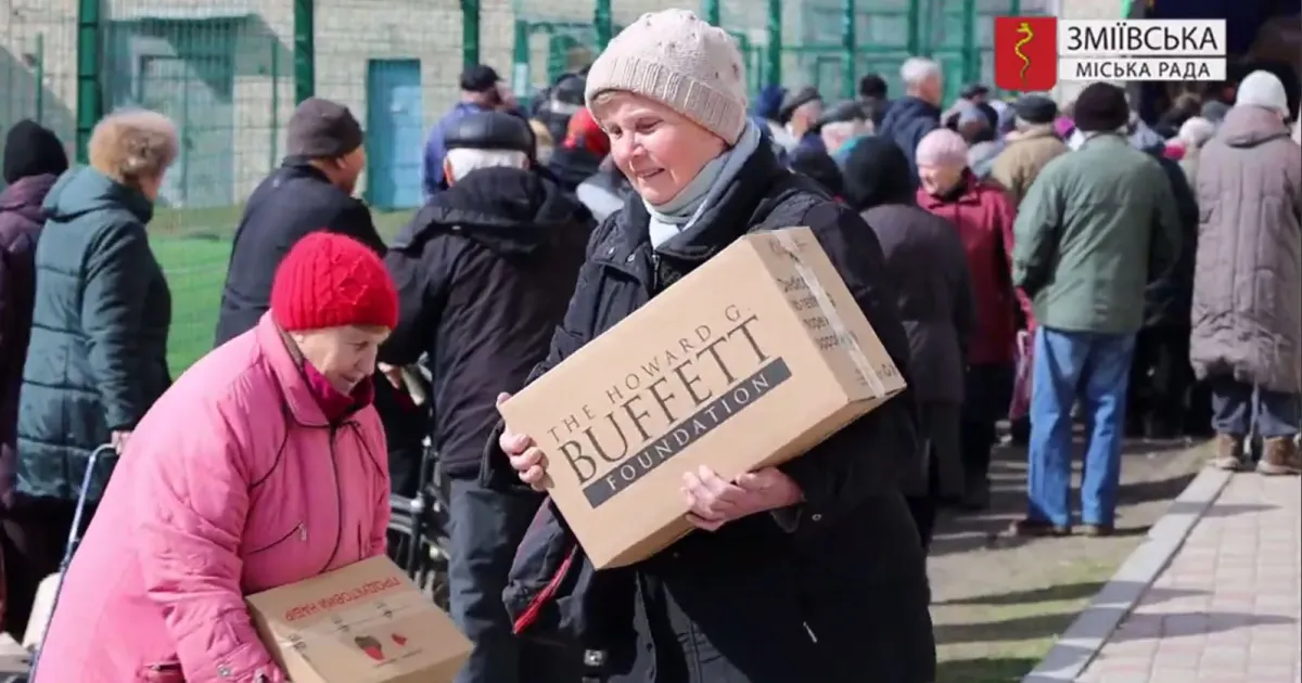 Фото - скриншот Мешканці замостянської частини Змієва отримують продуктові набори від GEM на порталі Gromada Group