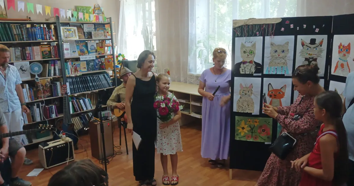 Фото - Зміївська публічна бібліотека «Кольорово-паперові історії»: Зміївська публічна бібліотека запрошує відвідати виставку дитячих робіт на порталі Gromada Group