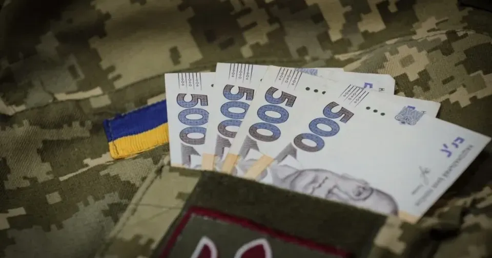 Ілюстративне фото Діти загиблих і померлих захисників і захисниць Зміївської громади можуть оформити щомісячну грошову допомогу у розмірі 8 тисяч грн на порталі Gromada Group