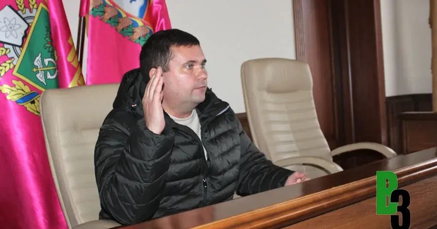 Фото - Тетяна Логвіна 24 листопада відбулася ХХХІІІ, позачергова сесія Зміївської міської ради, де було розглянуто 12 питань порядку денного. Цього дня в громаді, як і на більшості території України, не було світла. Але депутати вирішили не переносити засідання, адже більшість питань стосувалися перерозподілу бюджетних коштів