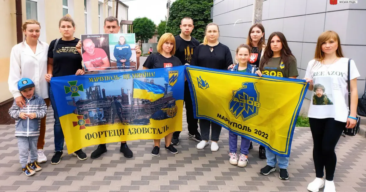 Фото - Зміївська міська рада У Змієві відбулася зустріч представників Східного центру координаційного штабу з питань поводження з військовополоненими з родинами полонених військовослужбовців та благодійний музичний вечір на їх підтримку